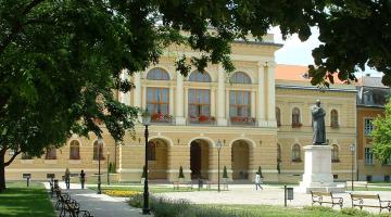 Koszta József Múzeum, Szentes, Megyeháza felső szintjén található a múzeum (thumb)